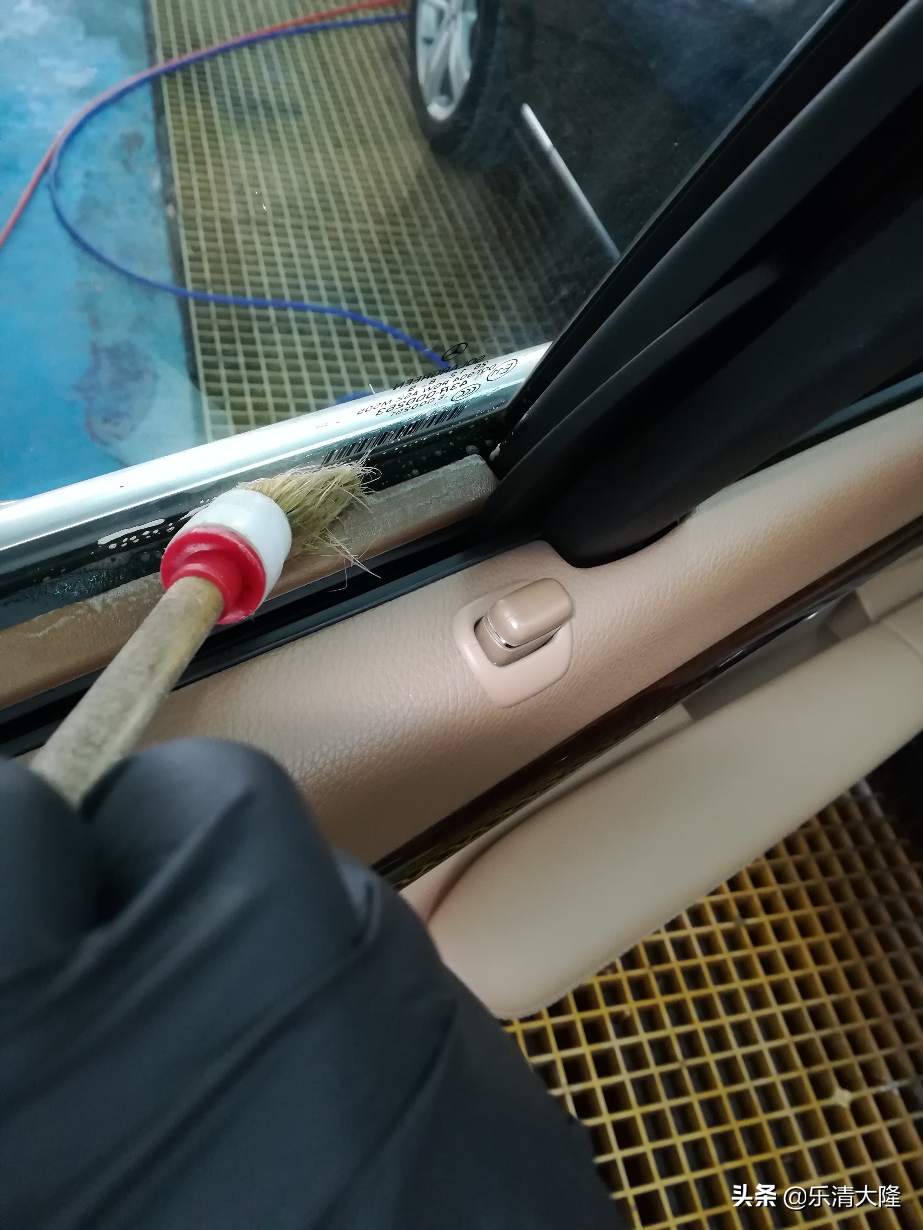 奔驰s350门边镀铬条,奔驰s350座椅清洗翻新