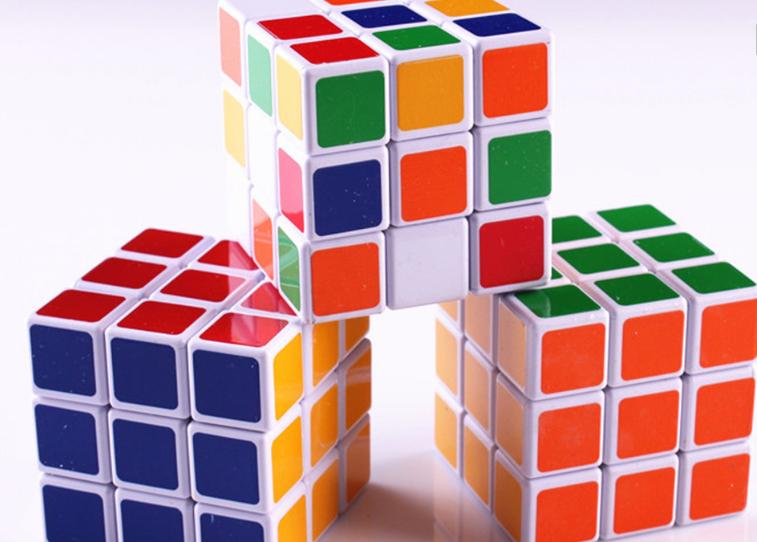 孩子玩魔方对小学生有什么帮助,小孩玩魔方好处