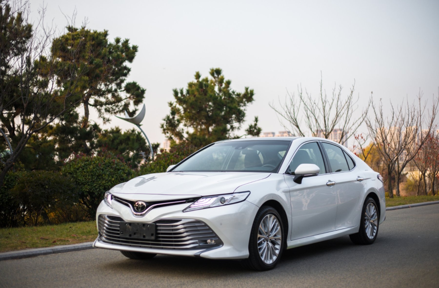 国内动辄六七十万的霸道,在俄罗斯卖多少钱?当地人:还没哈弗贵