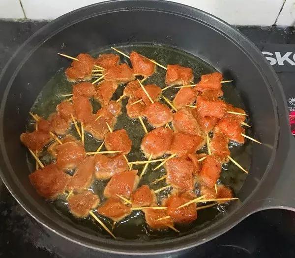 爱吃牙签肉教你在家做,好吃的牙签肉教程