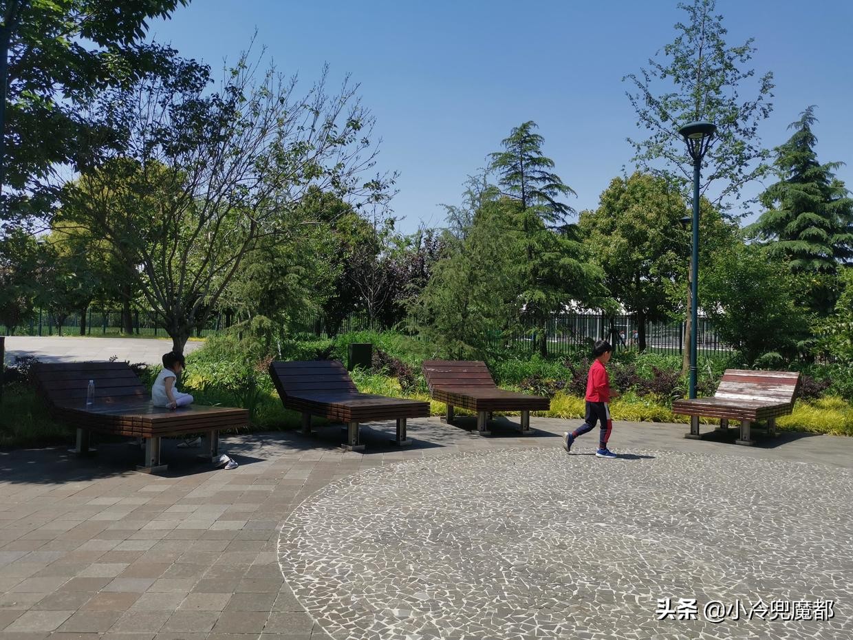 迪士尼游玩如何进迪士尼小镇,不买门票可以进迪士尼小镇