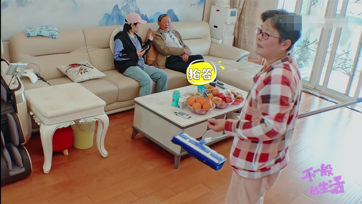 林允爸爸年轻的时候,林允父母综艺节目视频