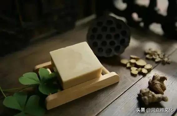 不要再用错误的方式洗脸了,别用手工皂洗脸