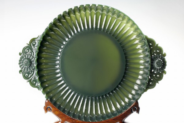 市价二三百块钱的玉镯是真玉石吗,克价超过黄金的文玩