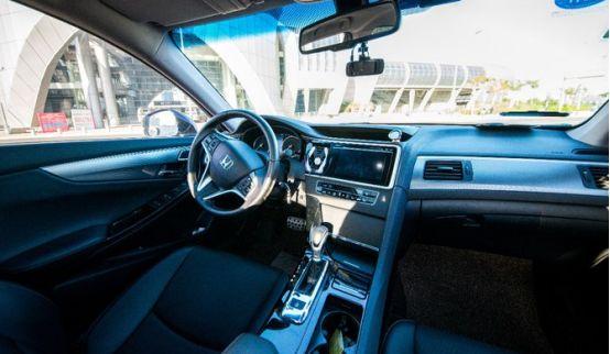 高速之王大众迈腾加速是又快又稳,雅阁迈腾高速稳定性真实感受