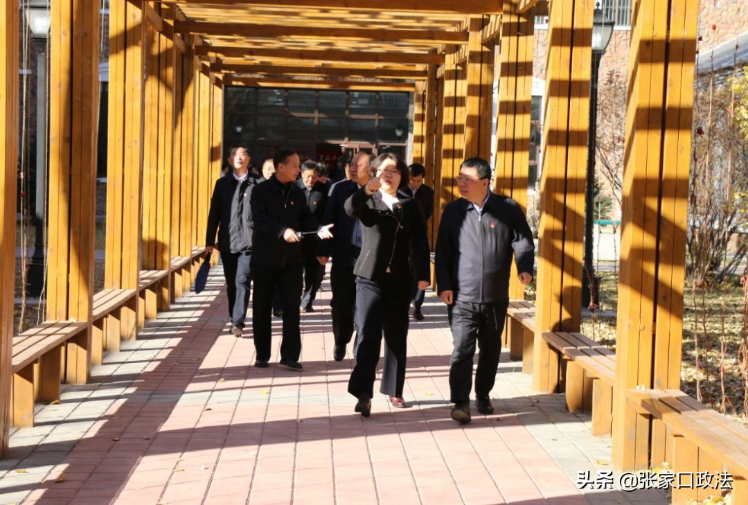 市委常委、政法委书记王亚军深入市中院现场督导冯海军等31人涉黑案件开庭审理工作