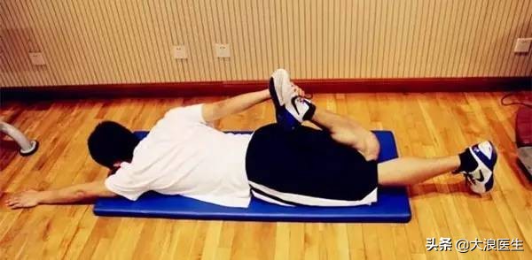 缓解膝关节僵硬锻炼方法,膝关节站立时僵硬休息缓解怎么治