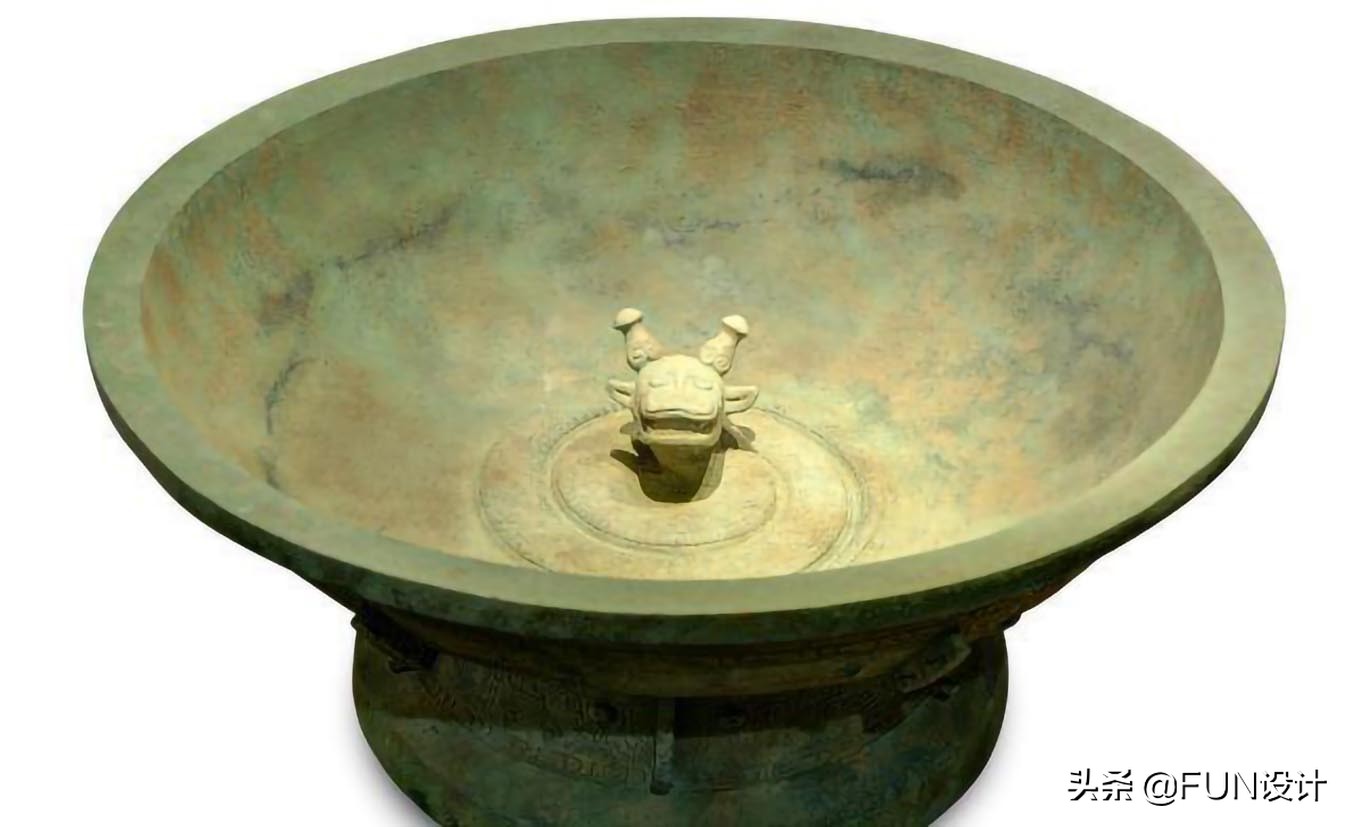 青铜夔纹蟠龙盘在哪,商代青铜夔纹蟠龙盘