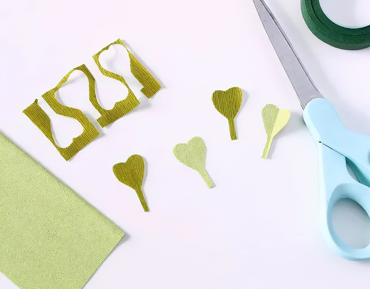 皱纹纸diy手工花朵,手工制作皱纹纸立体花