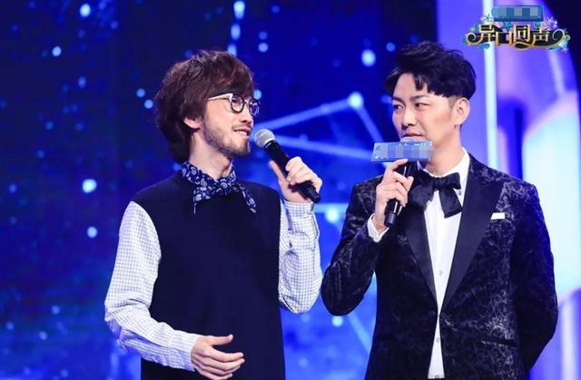 孟美岐点评情歌教父周传雄,周传雄歌唱比赛孟美岐点评周传雄