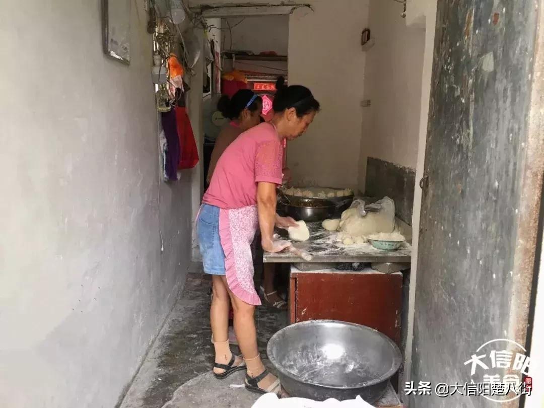 探店:信阳这家十年无名包子铺,据说排队到腿软也要吃?