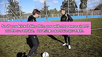 和日本国家队球员乾贵士一起学向前带球