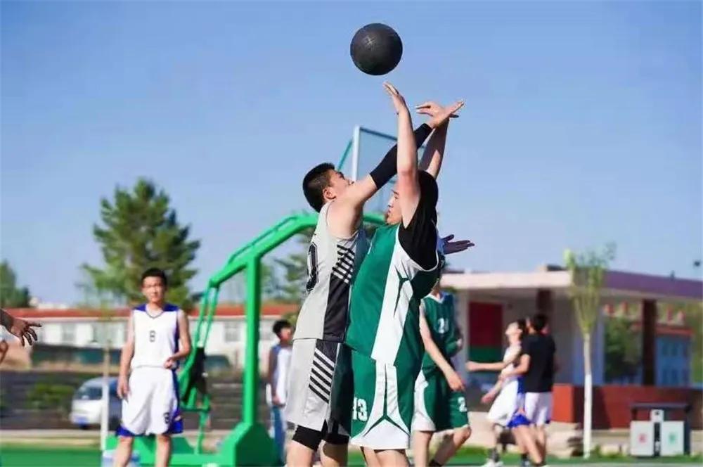 赤峰家长必读书目,赤峰市区最好的中学