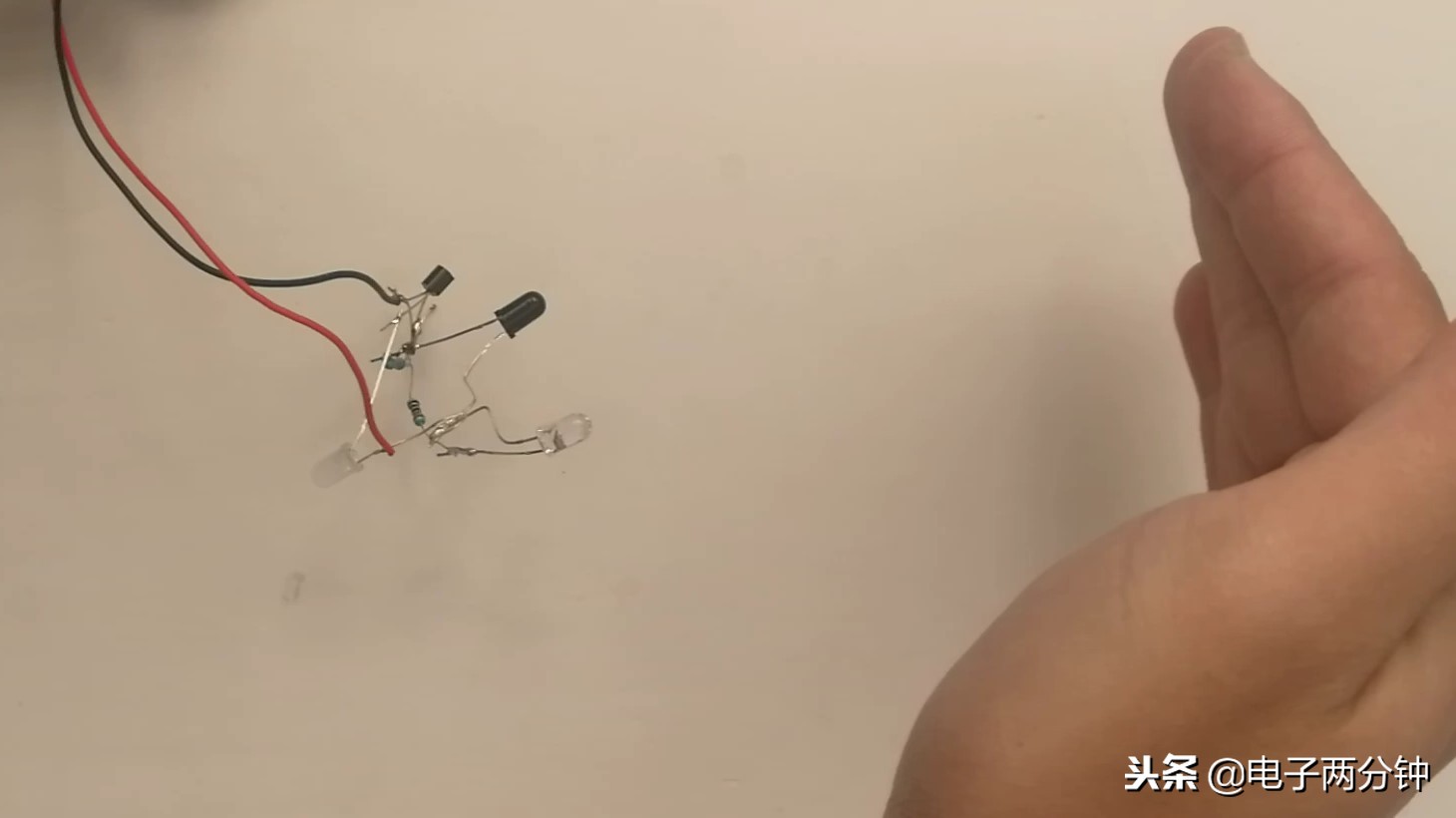 用红外对管做个无编码红外开关，有详细的原理分析！