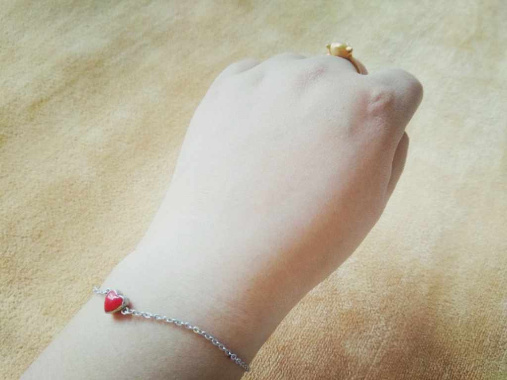 丸美眼霜怎么样好不好用,丸美眼霜和丸美眼膜怎么样