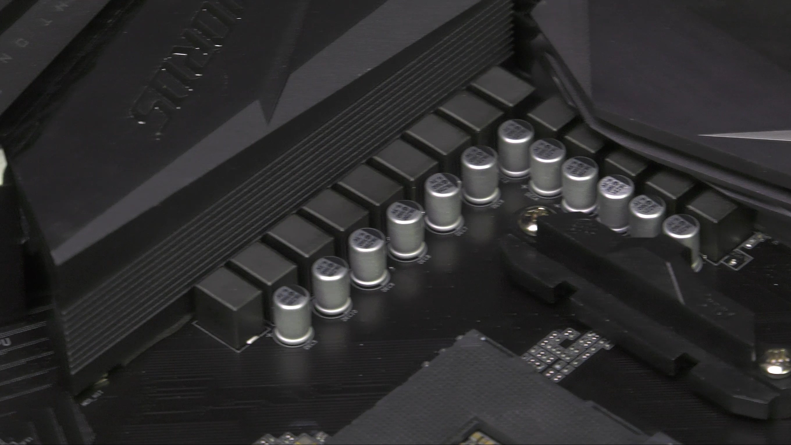 用3950X主板会120度？十款主流X570主板消费报告