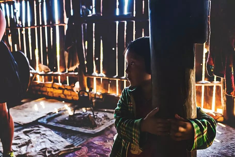 孩子性格内向又不听话,孩子自卑不合群怎么引导