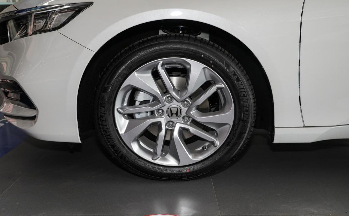 B级车的标杆，德系vs日系，第十代雅阁有哪些过人之处