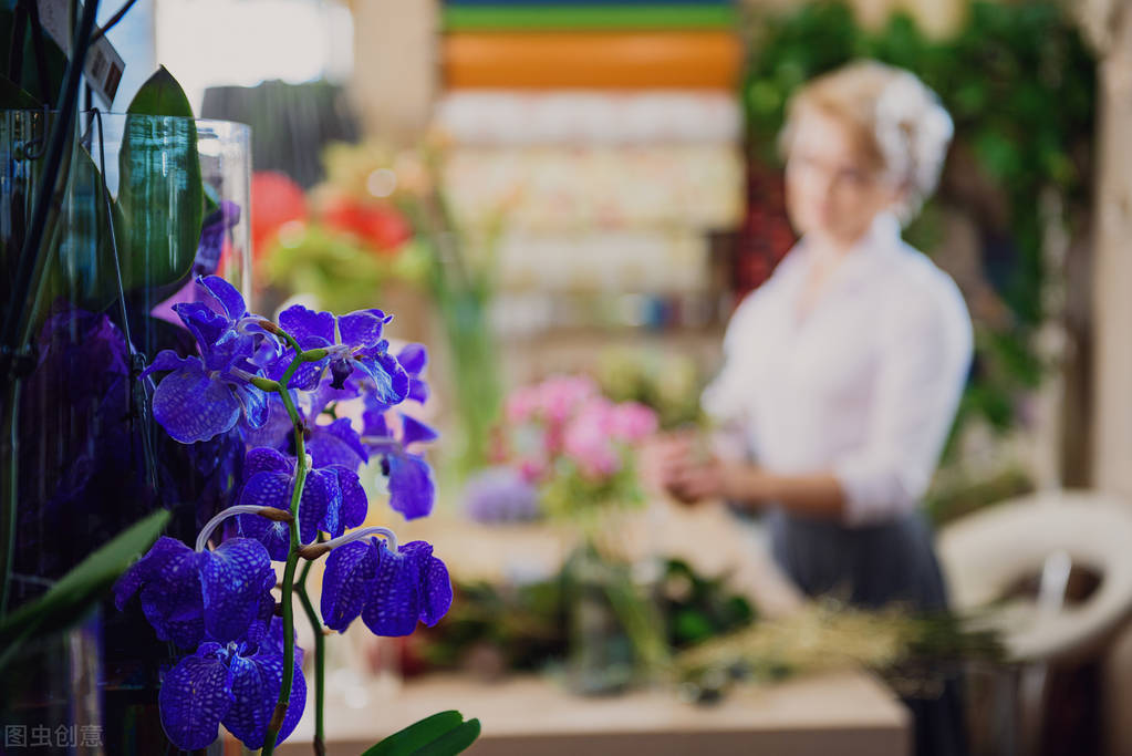 出国打工做服务员经历,去上海当服务员一年可以挣多少