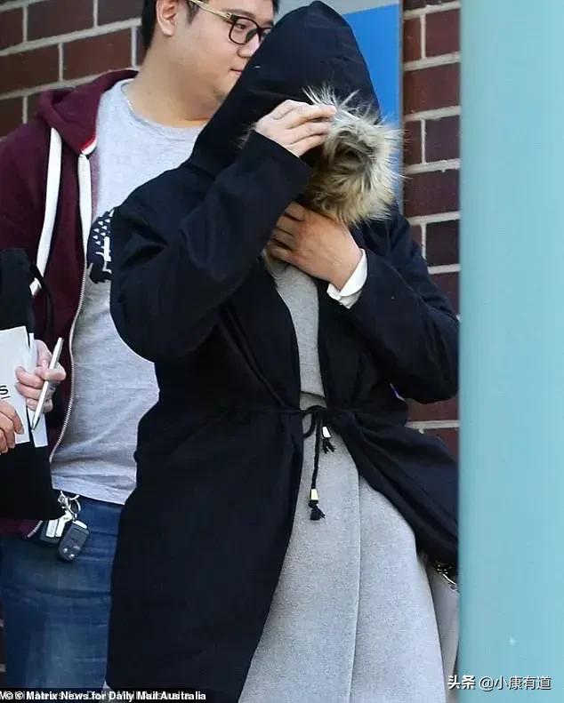 网络疯传中代购疯抢奶粉，在罐子上签名发视频引澳人震怒