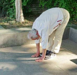 老年人受凉后全身疼痛怎么办,为什么受凉全身筋骨疼