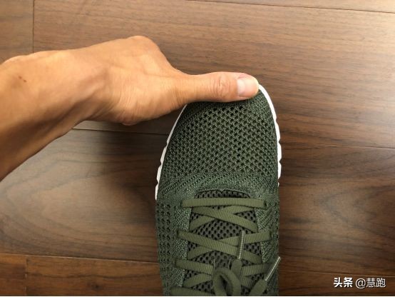 跑鞋如何挑选适合的码数,跑步买跑鞋要合脚还是要大一个码