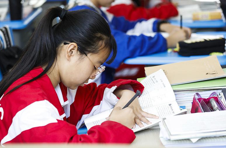 初中学习成绩跟不上,往往是基础知识掌握不牢,学生可要抓住重点