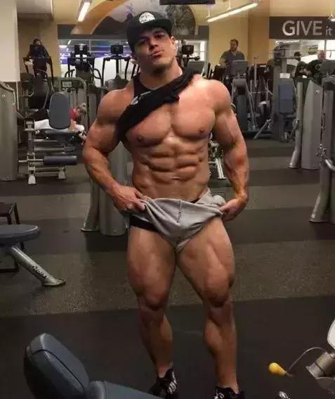 胸肌的四种胸型,男生方形胸肌和八字胸对比