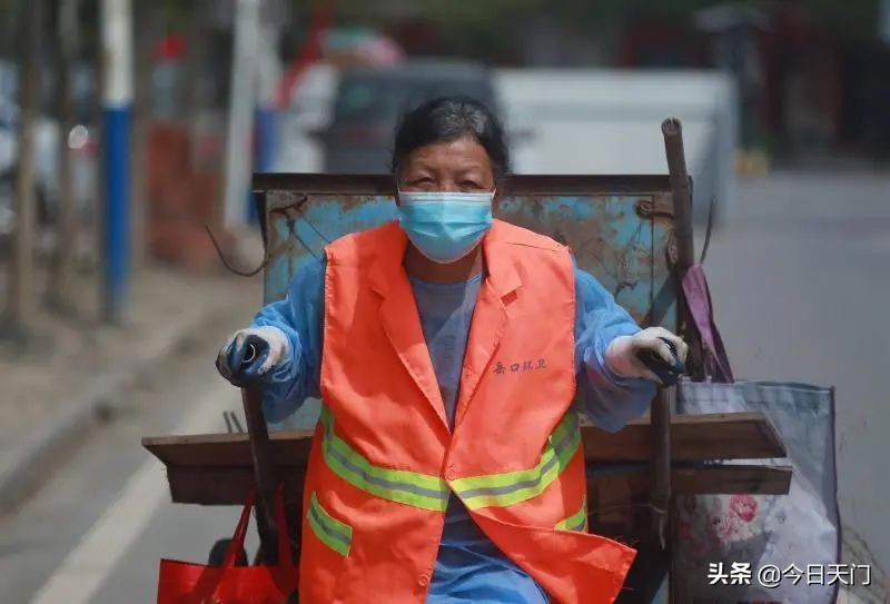 致敬疫情防控中的铿锵玫瑰,致敬战斗在抗疫前线的白衣天使