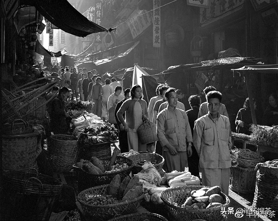 新中国成立初期一穷二白百业待兴,新中国成立时一穷二白纪录片