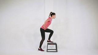 疫情严峻宅在家里怎么练？送给跑者5套不带重样的力量训练动作