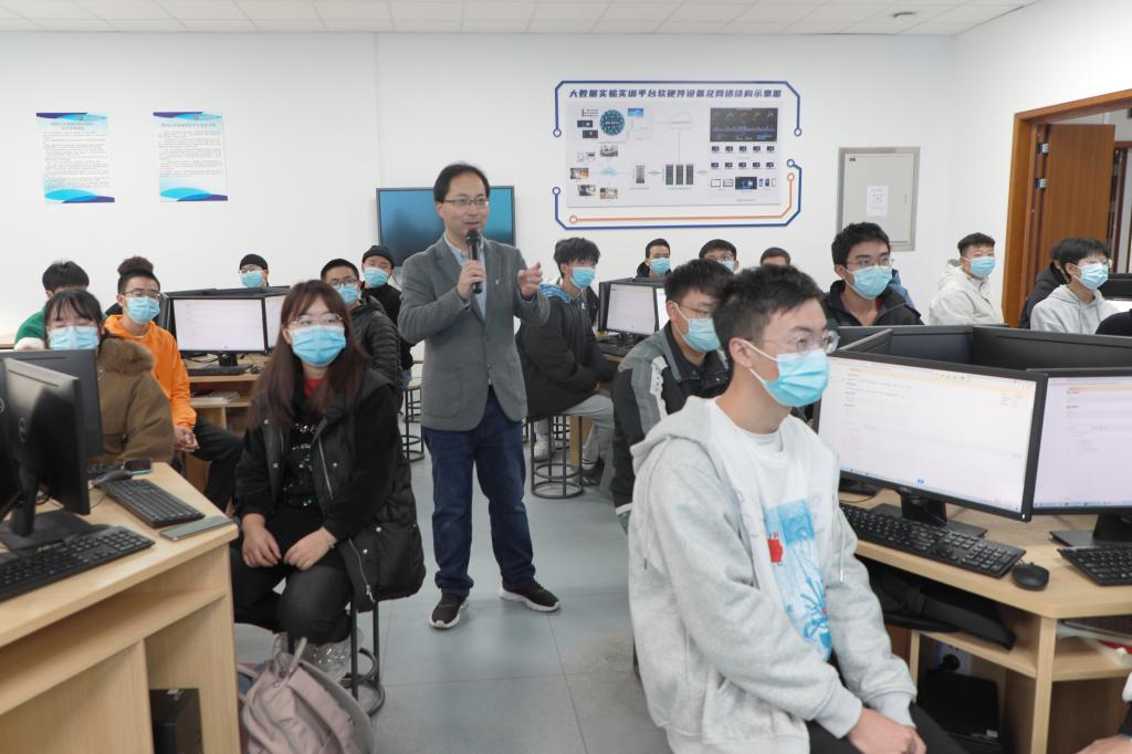 他让理工科的课堂变得魅力无比，超90%的学生评价到：非常好