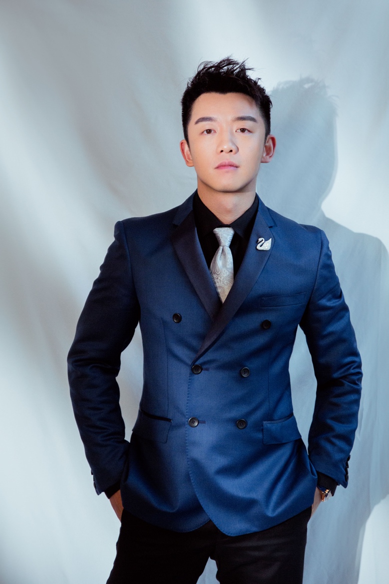 郑恺施华洛世奇,上海白玉兰盛典郑恺