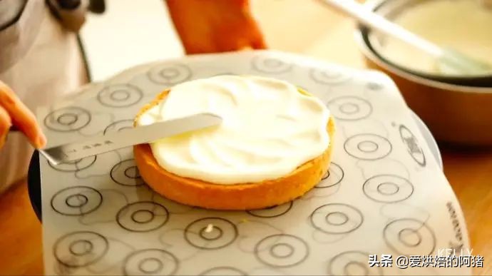 邱莹莹同款草莓奶油蛋糕，基础戚风胚，徒手脱模剖片及抹面挤花