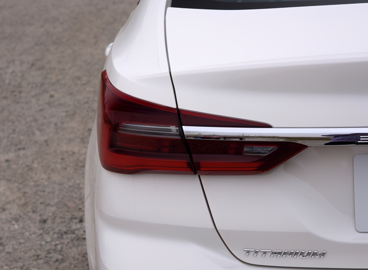 新款福特福睿斯顶配测评,性价比最高的车型福特福睿斯