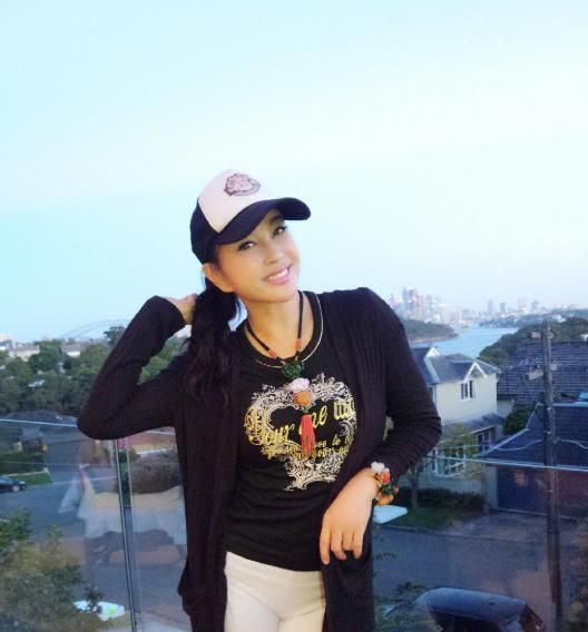 65岁刘晓庆一身黑装现身气场十足,刘晓庆老了反而好看