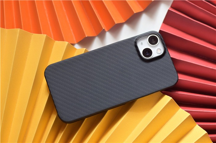 iphone13手机壳带镜头膜测评,iphone13皮革保护壳和硅胶测评