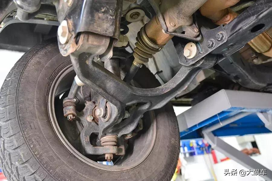 除了锈还漏油,防护不到位,还想出门去越野?
