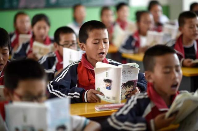 为防止学生“犯花痴”，教育部煞费苦心，从教科书插图就能看出来