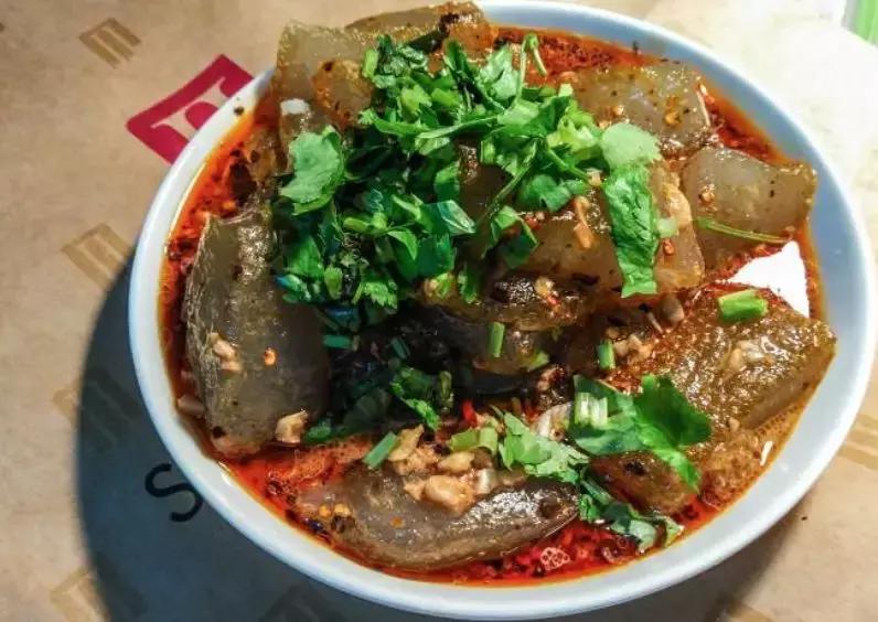 天津特色美食天津煎饼果子 (天津风味小吃三绝)