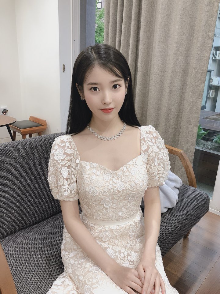 韩国李知恩iu牛仔裤,iu李知恩韩国跑男是哪一期