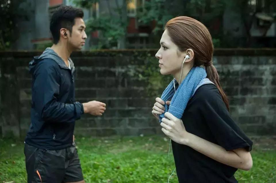 易烊千玺王俊凯摸手,易烊千玺摸王俊凯的头