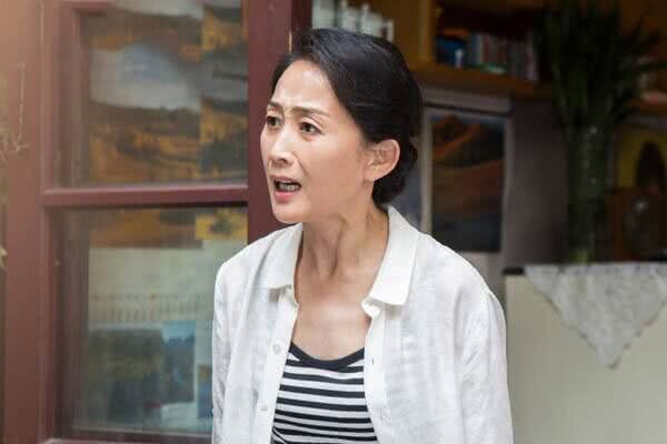 妈，我高烧浑身难受，头好痛啊！“告诉我做什么，我又不是医生”