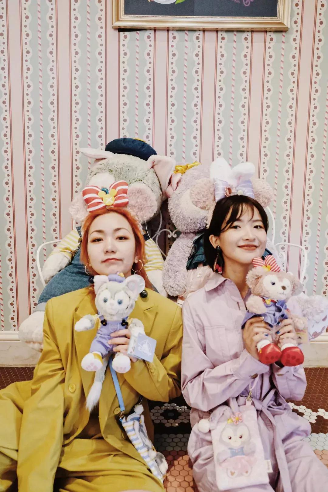 我们在上海迪士尼里玩耍了一天，发现穿的美才能玩的好！