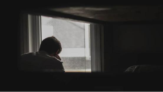 东道热评：没钱赔，员工100万工资怎么办？男子赌博6小时输光96万