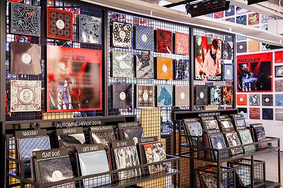 爱马仕开了家丝巾唱片店,GUESS要与HelloKitty联名了