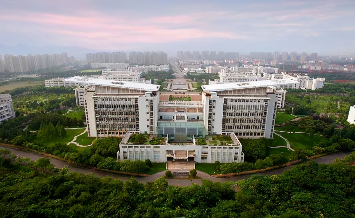 湖南师范大学，教育院校的领头羊，无围墙紧挨市区