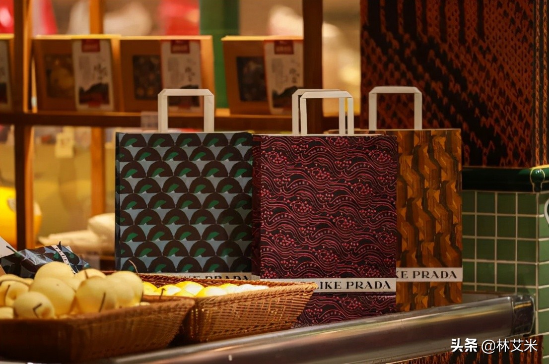 prada算是意大利代表品牌之一,prada意大利店