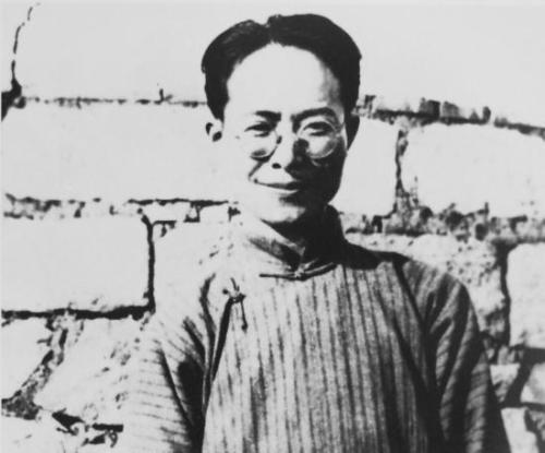 沈从文的后半生:经历过自杀、绝望、被下放,最后写出了*物文**巨著