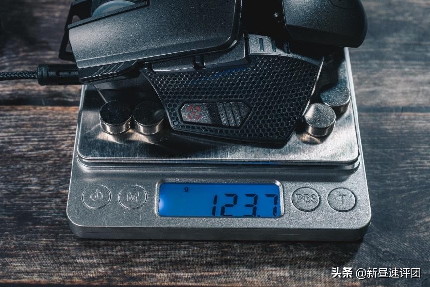 PMW3389加持，模块化设计鼠标骨伽700MEVO评测